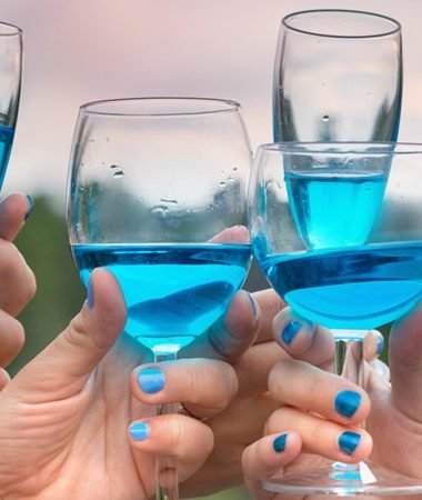 Modré víno: víno plné ovocných tónů